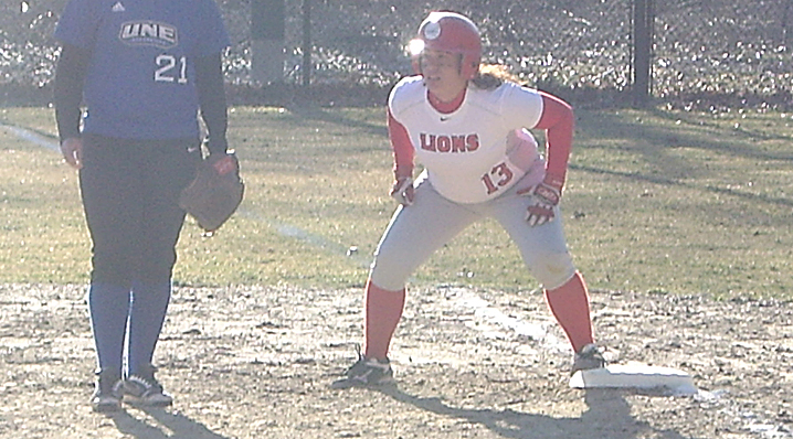Softball Suffers Two Losses on First Day of 2014 Season