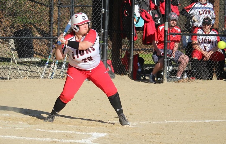 Softball Edged by Saint Mary’s, Defeats Wheaton at PFX Spring Games