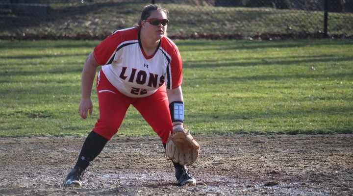 Softball Walks Off in Game Two to Earn Doubleheader Split with UNE
