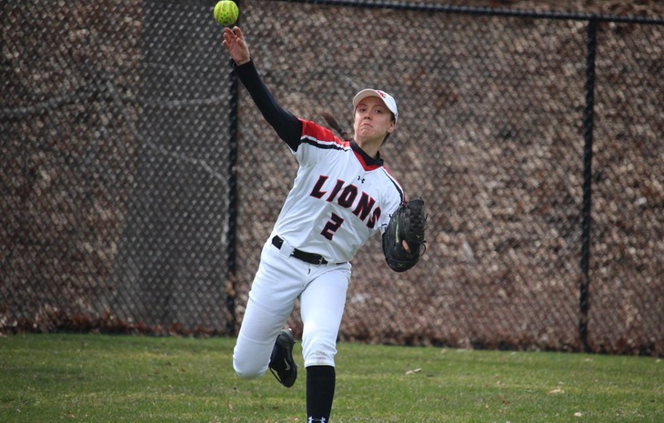 Softball Cruises by Monmouth (Ill.), Earns Walk-Off Win Over Bates Sunday