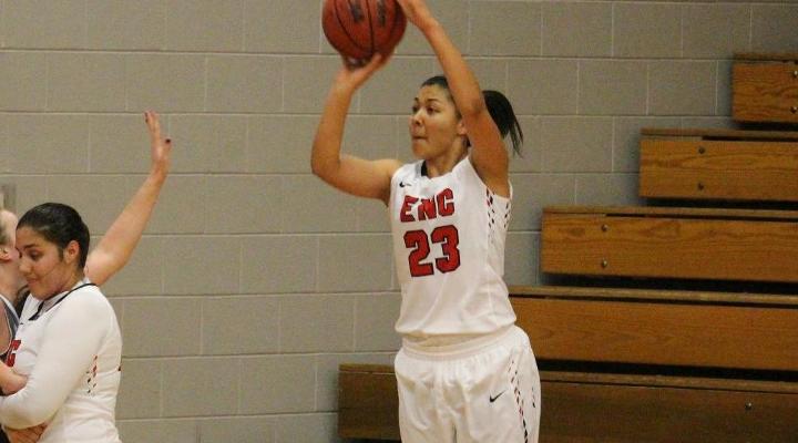 Women’s Basketball Absorbs 76-61 Loss to #18 University of New England