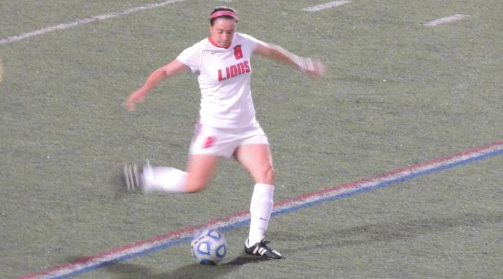 Women’s Soccer Edges Western New England in Shootout 5-4, Advances to CCC Semifinals