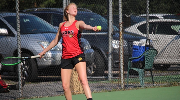 Women’s Tennis Downed by CCC Frontrunner Nichols