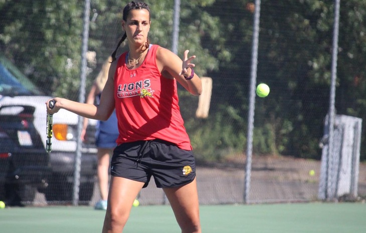 Red-Hot Women’s Tennis Knocks Off Emerson, 7-2