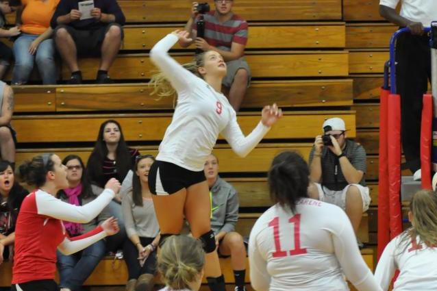 Volleyball Absorbs Pair of 3-0 Losses