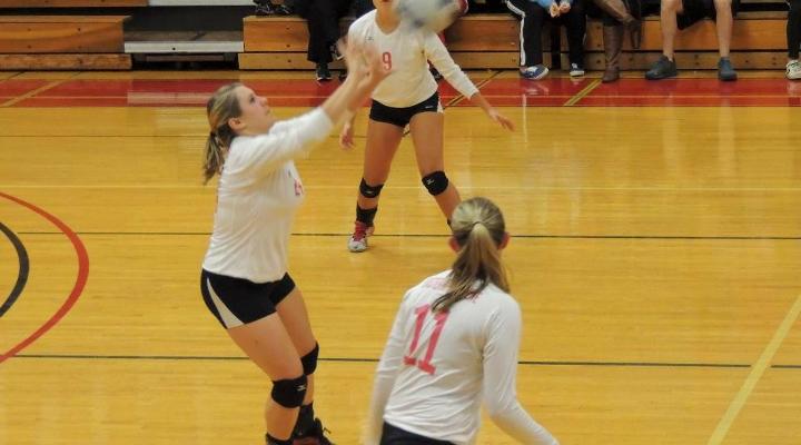 Volleyball Edges Mount Ida in Five Sets, Falls to Southern Maine 3-0