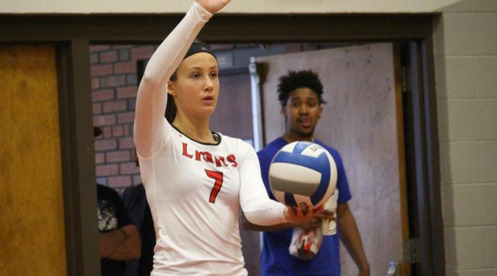 Women’s Volleyball Downs Salem State, Falls to Mount Ida in Season-Opener