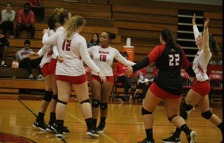 Women’s Volleyball Clinches First-Place Finish with Dramatic 3-2 Win at Southern Vermont