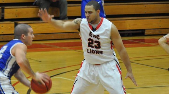 Men’s Hoops Clips League-Leading Curry for Fifth-Straight Win