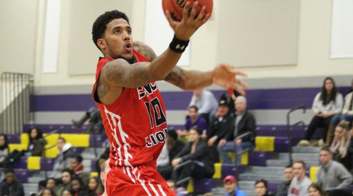 Men’s Basketball Clipped at UNE, 81-76