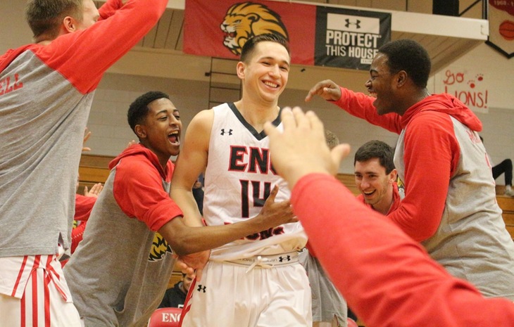 Men’s Hoops Defeats Elms on Senior Day, Clinches First-Round Bye