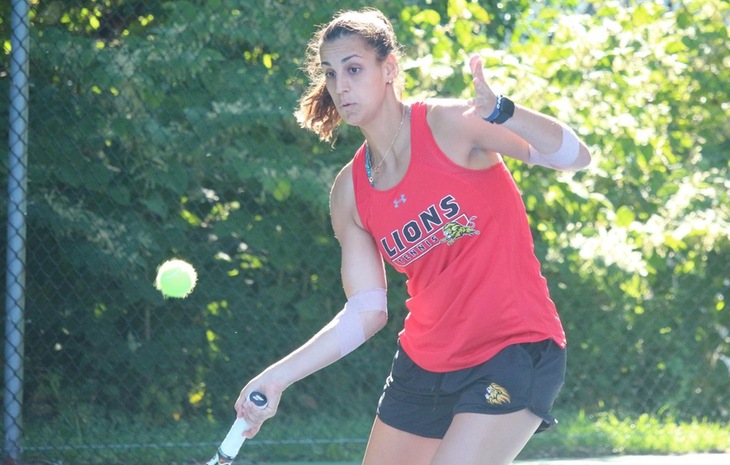Women’s Tennis Edged by Spring Arbor, 4-3