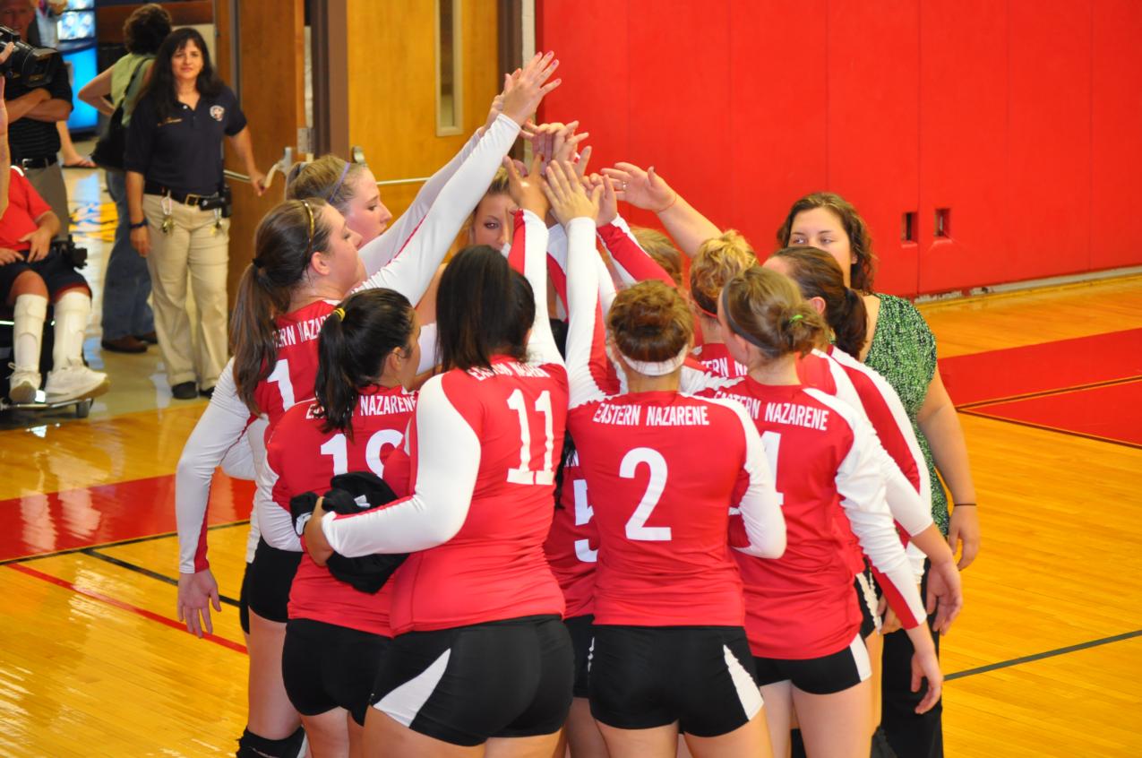 Volleyball Drops Two Decisions on Day 1 of UMass Dartmouth Invitational