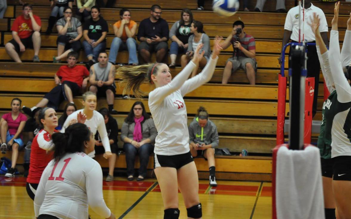 Volleyball Suffers 3-0 Setback to Endicott