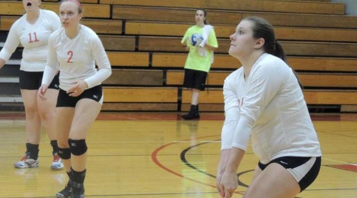 Volleyball Falls at Endicott 3-0 in CCC Quarterfinals