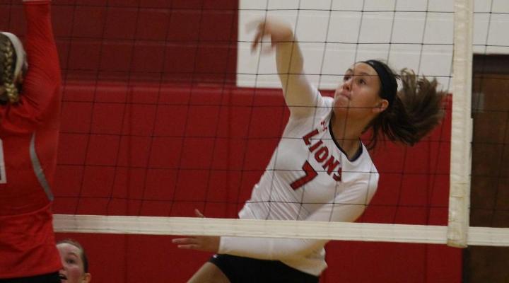Women’s Volleyball Drops Matches to UMass-Dartmouth, Lasell Saturday