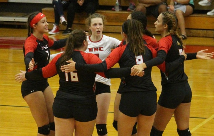 Women’s Volleyball Powers Past Elms on Homecoming