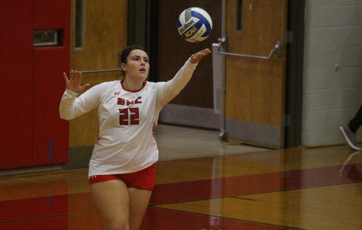 Women’s Volleyball Falls to Rivier 3-0