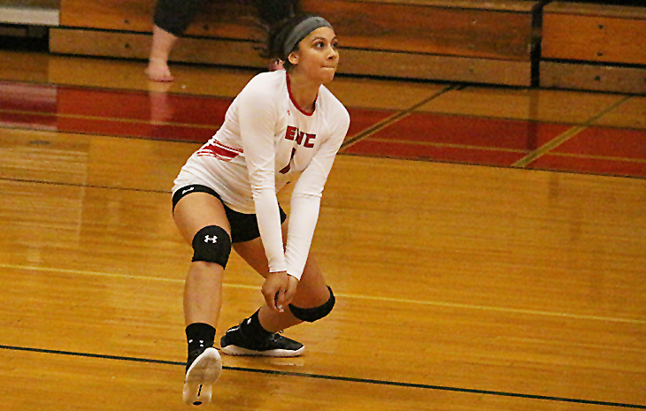 Women’s Volleyball Rallies Past Regis, Sweeps Framingham State at ENC Invitational