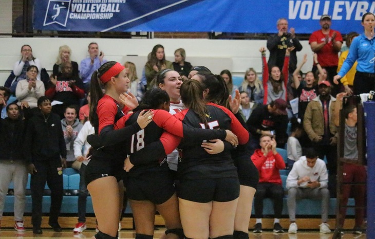 Women’s Volleyball Swept by No. 13 Tufts in NCAA Tournament First Round