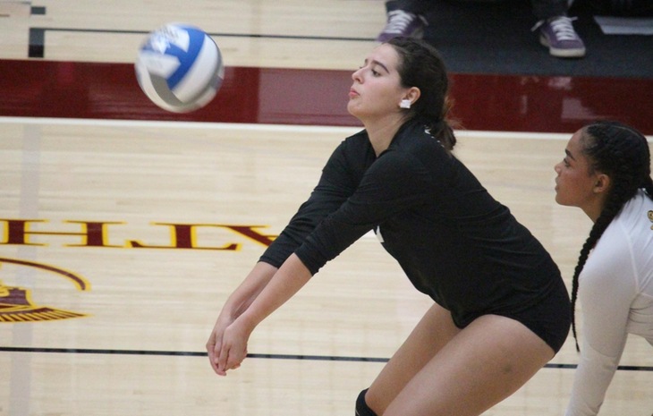 Women’s Volleyball Falls in Five Sets at Plymouth State