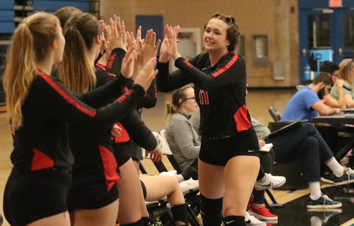 Women’s Volleyball Coasts to 3-0 Win at Emmanuel