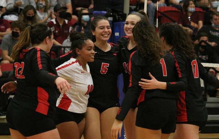 Women’s Volleyball Falls to No. 18 MIT in NCAA Tournament Friday
