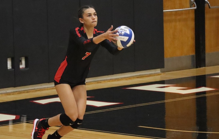 Women’s Volleyball Tops Suffolk, Wellesley Saturday at ENC Invitational